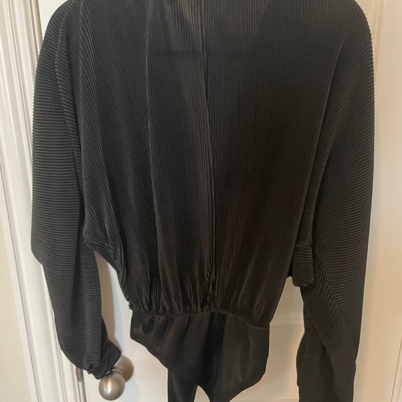 Macy’s Black Wrap Crinkle Blouse Size Small - Picture 2 of 5